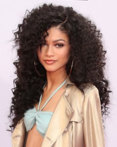 Zendaya-Coleman-Long-Curly-Hairstyle
