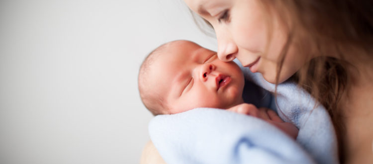 baby-newborn-mother-woman-postpartum-hormonal-hair-loss
