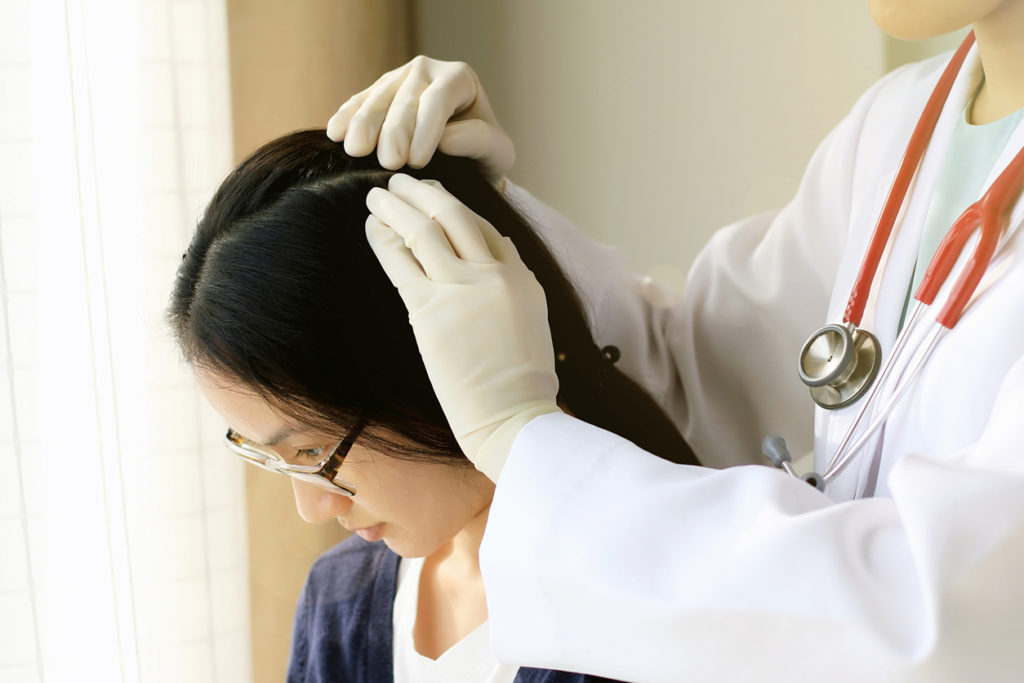 female doctor examine scalp choosing a hair loss doctor toppik hair blog